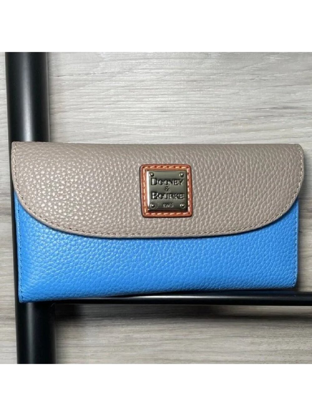 NWT- Dooney & Bourke Women's Pebble Leather Colorblock Continental Clutch Wallet